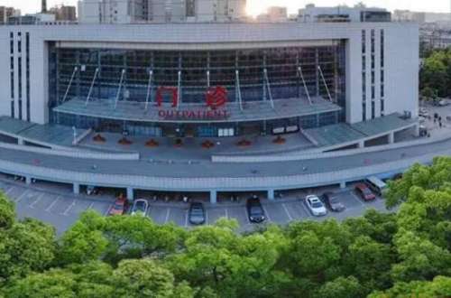 怀化前三公立口腔科医院盘点，怀化市第一人民医院口腔医师治疗能力较强，榜二科室有30年的发展！