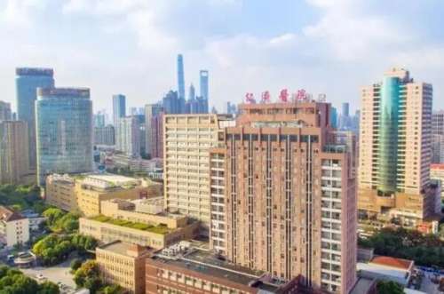 上海交通大学医学院附属仁济医院种植牙口碑如何？口腔科有难度较高的种植项目，附医生名单！