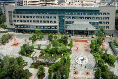 成都中医药大学附属医院种植牙口碑如何？种植科技术力量雄厚，诊疗医生预约挂号很便捷！