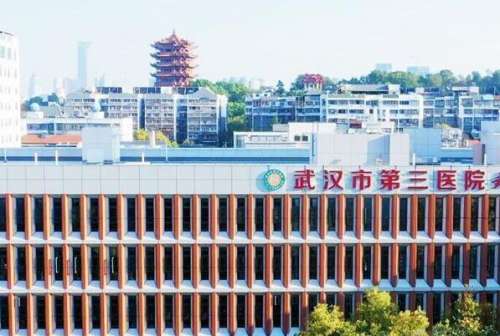 武汉市第三医院种植牙怎么样？口腔科有各地区高端的种植牙体配备，崔晓燕医生种牙经验丰富！