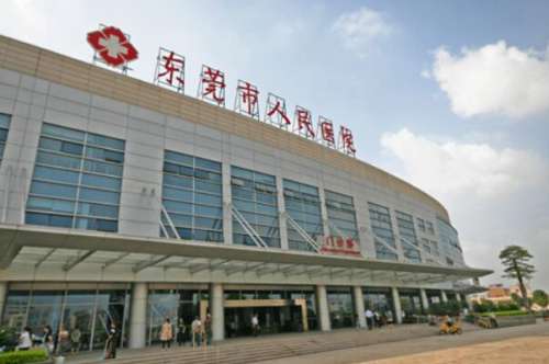 东莞市人民医院种植牙口碑如何？口腔科完成了很多的种植治疗案例，种植系统稳定性较高！