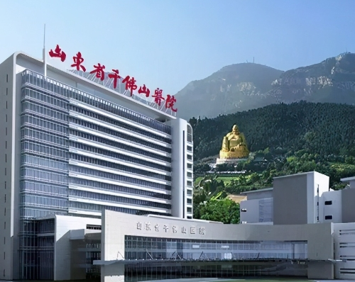 山东省千佛山医院近视眼手术怎么样？眼科段练医生擅长人工晶体植入术，卓建医生全飞秒激光很好！