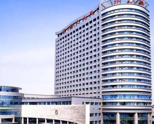 银川全飞秒手术医院排行榜，宁夏医科大学总医院眼科在当地的口碑和评价都高，爱尔眼科上榜前十！